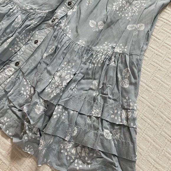 Anthropologie grey floral ruffle top. - Picture 7 of 11